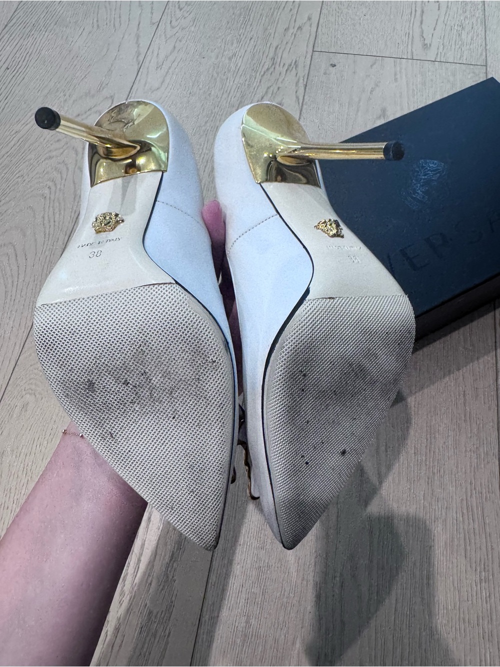 Authentic Versace White Leather Pumps with Gold Medusa DECOLLETE VITELLINO 38 - Picture 10 of 16